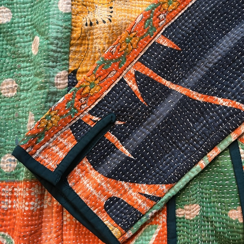 Multicolored, flower patterned mid-lengthy kantha jacket - Picture 3 of 5